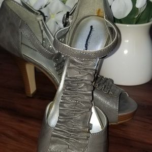 Gray Ruffled Heel